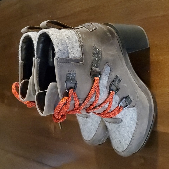 Sorel Blake lace ankle booties w size 7 NWT - Picture 4 of 10